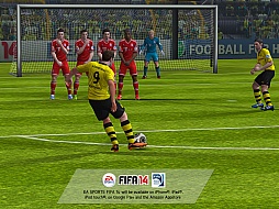 画像ギャラリー No.010のサムネイル画像 / ［TGS 2013］スマホ向け「FIFA 14」は，基本プレイ無料で間口を広く。新たな操作方法が想像以上に快適だったというプレイレポート