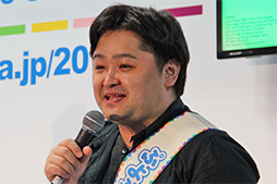 画像ギャラリー No.002のサムネイル画像 / ［TGS 2013］声優の近藤佳奈子さんと佐倉 薫さんも駆けつけた「ぷよぷよテトリス」ステージイベント。対戦プレイに負けて激辛カレーを食べたのは誰？