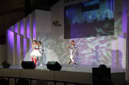 画像ギャラリー No.007のサムネイル画像 / ［TGS 2013］MIQさんが「哀 戦士」を熱唱。シリーズ最新作の正式始動も発表された「機動戦士ガンダム EXTREME VS. FULL BOOST」ライブステージ