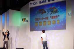 画像ギャラリー No.015のサムネイル画像 / ［TGS 2013］MIQさんが「哀 戦士」を熱唱。シリーズ最新作の正式始動も発表された「機動戦士ガンダム EXTREME VS. FULL BOOST」ライブステージ