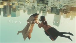 画像ギャラリー No.013のサムネイル画像 / 「GRAVITY DAZE 2」，伊藤万理華さんを起用したPV「GRAVITY CAT / 重力的眩暈子猫編」を公開。「GRAVITY DAZE」の世界観が実写ムービーに
