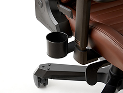 画像ギャラリー No.001のサムネイル画像 / 対象のDXRacer製ゲーマー向けチェアに装着できるドリンクホルダーが登場