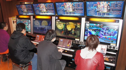画像ギャラリー No.007のサムネイル画像 / 本日稼働，「電撃文庫 FIGHTING CLIMAX」。制作秘話も飛び出した開発陣への合同インタビューを掲載。鎌池和馬氏と成田良悟氏からのメッセージも