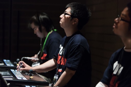 画像ギャラリー No.030のサムネイル画像 / セガ主催の格ゲーイベント「D-1 ULTIMATE CLIMAX BLADE」決勝大会フォトレポート。「ブレードアークス」「DOA5UA」「電撃FC」の頂点が決定