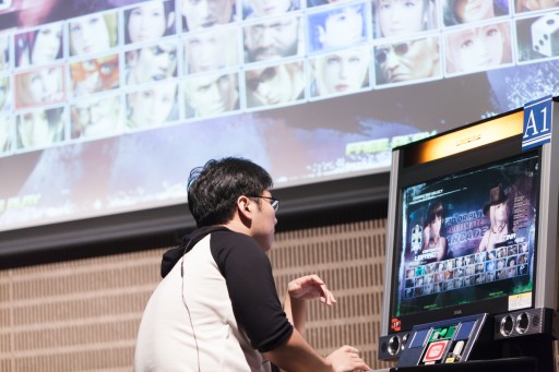 画像ギャラリー No.031のサムネイル画像 / セガ主催の格ゲーイベント「D-1 ULTIMATE CLIMAX BLADE」決勝大会フォトレポート。「ブレードアークス」「DOA5UA」「電撃FC」の頂点が決定