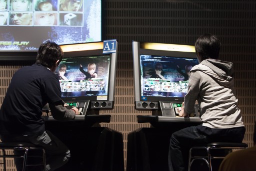 画像ギャラリー No.033のサムネイル画像 / セガ主催の格ゲーイベント「D-1 ULTIMATE CLIMAX BLADE」決勝大会フォトレポート。「ブレードアークス」「DOA5UA」「電撃FC」の頂点が決定