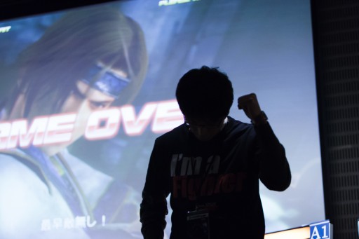 画像ギャラリー No.034のサムネイル画像 / セガ主催の格ゲーイベント「D-1 ULTIMATE CLIMAX BLADE」決勝大会フォトレポート。「ブレードアークス」「DOA5UA」「電撃FC」の頂点が決定