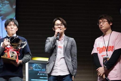 画像ギャラリー No.046のサムネイル画像 / セガ主催の格ゲーイベント「D-1 ULTIMATE CLIMAX BLADE」決勝大会フォトレポート。「ブレードアークス」「DOA5UA」「電撃FC」の頂点が決定