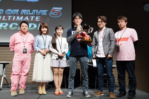 画像ギャラリー No.047のサムネイル画像 / セガ主催の格ゲーイベント「D-1 ULTIMATE CLIMAX BLADE」決勝大会フォトレポート。「ブレードアークス」「DOA5UA」「電撃FC」の頂点が決定