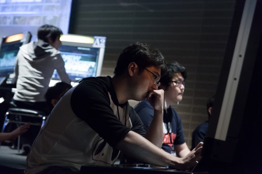 画像ギャラリー No.051のサムネイル画像 / セガ主催の格ゲーイベント「D-1 ULTIMATE CLIMAX BLADE」決勝大会フォトレポート。「ブレードアークス」「DOA5UA」「電撃FC」の頂点が決定