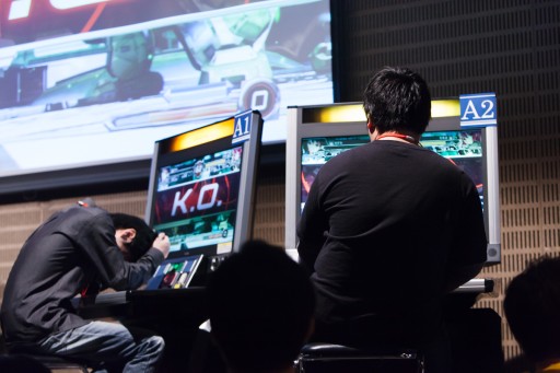 画像ギャラリー No.078のサムネイル画像 / セガ主催の格ゲーイベント「D-1 ULTIMATE CLIMAX BLADE」決勝大会フォトレポート。「ブレードアークス」「DOA5UA」「電撃FC」の頂点が決定