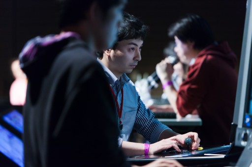 画像ギャラリー No.082のサムネイル画像 / セガ主催の格ゲーイベント「D-1 ULTIMATE CLIMAX BLADE」決勝大会フォトレポート。「ブレードアークス」「DOA5UA」「電撃FC」の頂点が決定