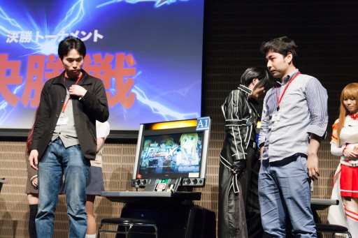 画像ギャラリー No.090のサムネイル画像 / セガ主催の格ゲーイベント「D-1 ULTIMATE CLIMAX BLADE」決勝大会フォトレポート。「ブレードアークス」「DOA5UA」「電撃FC」の頂点が決定