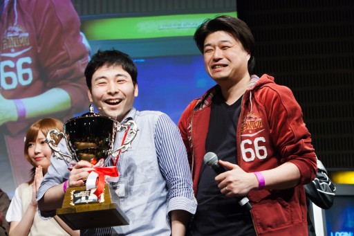 画像ギャラリー No.095のサムネイル画像 / セガ主催の格ゲーイベント「D-1 ULTIMATE CLIMAX BLADE」決勝大会フォトレポート。「ブレードアークス」「DOA5UA」「電撃FC」の頂点が決定
