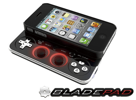 画像ギャラリー No.010のサムネイル画像 / ［TGS 2013］会場で見つけたiPhone用ゲームコントローラ「Bladepad」を紹介。スライド式で持ち運びラクチン，ボタンもなかなか本格派