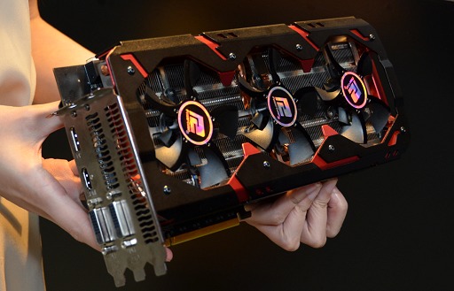 画像ギャラリー No.002のサムネイル画像 / ［COMPUTEX］PowerColor，世界初となる空冷R9 295X2仕様の新型「Devil 13」カードを展示