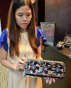 画像ギャラリー No.009のサムネイル画像 / ［COMPUTEX］PowerColor，世界初となる空冷R9 295X2仕様の新型「Devil 13」カードを展示
