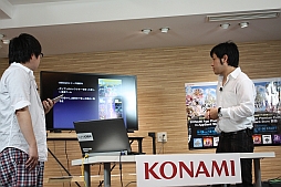 画像ギャラリー No.002のサムネイル画像 / BEMANIシリーズの最新アプリを体験できた「KONAMI App Premium Event」の様子をお届け。「Sweety」によるミニライブ＆トークショーも開催