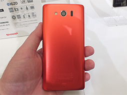 画像ギャラリー No.015のサムネイル画像 / ソフトバンクの2013年冬〜2014年春モデルをフォトレポート。少数精鋭路線で見どころの多い製品をラインナップ