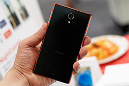 画像ギャラリー No.006のサムネイル画像 / 三辺狭額縁デザインが魅力のAQUOS ZETAやXperia Z2 Tabletをじっくりチェック。NTTドコモ2014夏モデルスマートフォンテストレポート(後編)