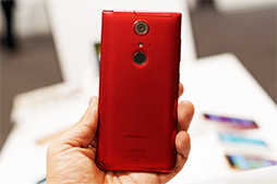 画像ギャラリー No.018のサムネイル画像 / 三辺狭額縁デザインが魅力のAQUOS ZETAやXperia Z2 Tabletをじっくりチェック。NTTドコモ2014夏モデルスマートフォンテストレポート(後編)