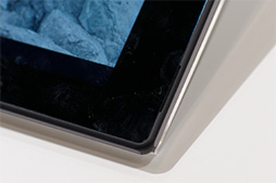 画像ギャラリー No.027のサムネイル画像 / 三辺狭額縁デザインが魅力のAQUOS ZETAやXperia Z2 Tabletをじっくりチェック。NTTドコモ2014夏モデルスマートフォンテストレポート(後編)