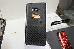 画像ギャラリー No.006のサムネイル画像 / シャープ，AQUOS初の有機ELパネル採用スマートフォン「AQUOS zero」を発表。Snapdragon 845と6GBメインメモリ採用のハイエンド端末