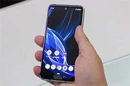 画像ギャラリー No.003のサムネイル画像 / 5.2インチ液晶パネル搭載のハイスペックスマートフォン「AQUOS R2 Compact」をシャープが発表。2019年1月にソフトバンクから発売に