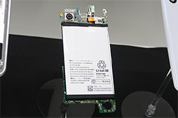 画像ギャラリー No.009のサムネイル画像 / 5.2インチ液晶パネル搭載のハイスペックスマートフォン「AQUOS R2 Compact」をシャープが発表。2019年1月にソフトバンクから発売に