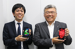 画像ギャラリー No.009のサムネイル画像 / シャープの新型ハイエンドスマホ「AQUOS zero」が実現したのは「価値ある軽量」。開発陣にコンセプトと技術的ポイントを聞いてみた