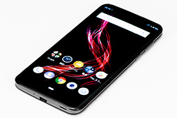 画像ギャラリー No.021のサムネイル画像 / シャープの新型ハイエンドスマホ「AQUOS zero」が実現したのは「価値ある軽量」。開発陣にコンセプトと技術的ポイントを聞いてみた