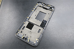 画像ギャラリー No.030のサムネイル画像 / シャープの新型ハイエンドスマホ「AQUOS zero」が実現したのは「価値ある軽量」。開発陣にコンセプトと技術的ポイントを聞いてみた