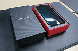画像ギャラリー No.035のサムネイル画像 / シャープの新型ハイエンドスマホ「AQUOS zero」が実現したのは「価値ある軽量」。開発陣にコンセプトと技術的ポイントを聞いてみた