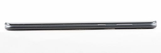 画像ギャラリー No.014のサムネイル画像 / 重量約141gのスマートフォン「AQUOS zero2」が発売。軽いだけでなくゲーム用機能も完備したゲーマー向け端末の完成形