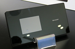 画像ギャラリー No.008のサムネイル画像 / シャープ,初の5G対応スマートフォン「AQUOS R5G」を今春発売。5G対応のモバイルルーターも同時に発表
