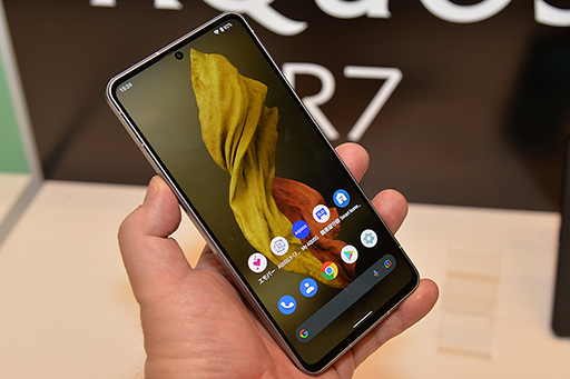 画像ギャラリー No.005のサムネイル画像 / 写真で見る「AQUOS R7」。カメラとディスプレイの2大強化ポイントをチェックする