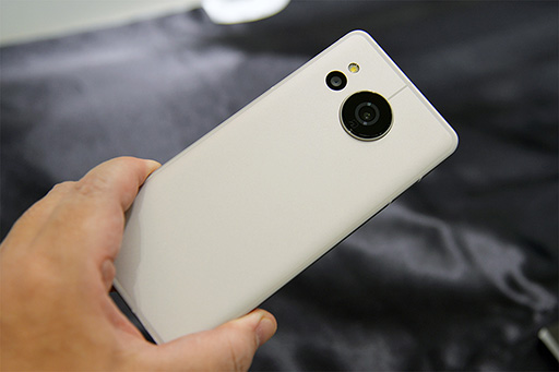 画像ギャラリー No.003のサムネイル画像 / ミドルクラススマホ「AQUOS sense8」がシャープから登場。カメラ機能の強化と長時間駆動が見どころだ