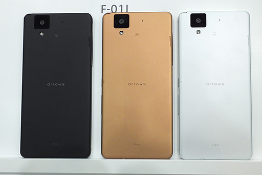 画像ギャラリー No.005のサムネイル画像 / NTTドコモ冬モデル「arrows NX」&「V20 PRO」テストレポート。堅牢性重視のミドルクラスと高音質サウンドが魅力のハイエンド端末をチェック