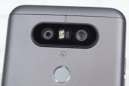 画像ギャラリー No.035のサムネイル画像 / NTTドコモ冬モデル「arrows NX」&「V20 PRO」テストレポート。堅牢性重視のミドルクラスと高音質サウンドが魅力のハイエンド端末をチェック