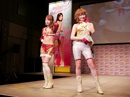 画像ギャラリー No.031のサムネイル画像 / グラビアアイドルが舞台で生野球拳！　新作ソーシャルゲーム「もぎたて美女野球！プリティナイン」発表会は驚きの展開に