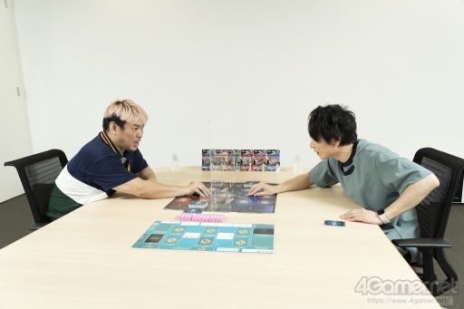 画像ギャラリー No.018のサムネイル画像 / 【PR】はじめての「カードファイト!! ヴァンガード」第1回:ダンちゃんこと男色ディーノ選手,声優の森嶋秀太さんにゲームの遊び方を学ぶ