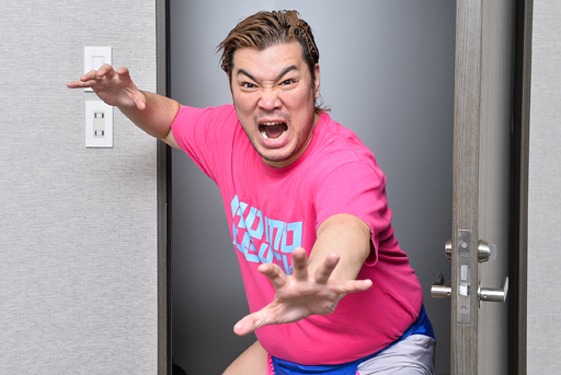 画像ギャラリー No.004のサムネイル画像 / 負けたら即引退！「DQMSL」DDT高木社長vs.男色ディーノ選手――こいつら戦いながら新バージョン6を紹介してやがる……！
