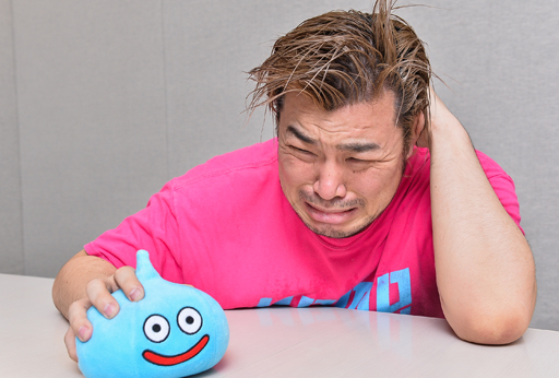 画像ギャラリー No.006のサムネイル画像 / 負けたら即引退！「DQMSL」DDT高木社長vs.男色ディーノ選手――こいつら戦いながら新バージョン6を紹介してやがる……！