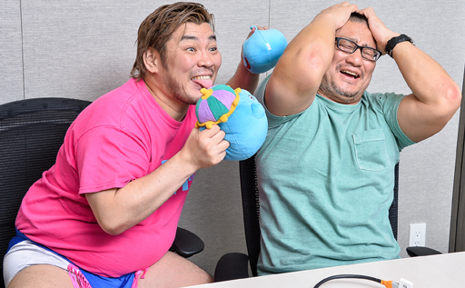 画像ギャラリー No.014のサムネイル画像 / 負けたら即引退！「DQMSL」DDT高木社長vs.男色ディーノ選手――こいつら戦いながら新バージョン6を紹介してやがる……！