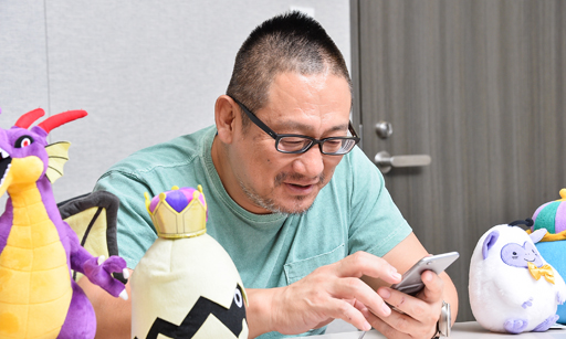 画像ギャラリー No.016のサムネイル画像 / 負けたら即引退！「DQMSL」DDT高木社長vs.男色ディーノ選手――こいつら戦いながら新バージョン6を紹介してやがる……！