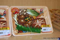 画像ギャラリー No.020のサムネイル画像 / 100万円の純金製オラゴンは開店直後に御成約。渋谷マルイに本日オープンした期間限定ショップ「モンスト物産展」のメディア向け内覧会をレポート