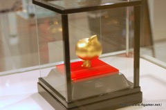 画像ギャラリー No.031のサムネイル画像 / 100万円の純金製オラゴンは開店直後に御成約。渋谷マルイに本日オープンした期間限定ショップ「モンスト物産展」のメディア向け内覧会をレポート