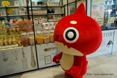 画像ギャラリー No.041のサムネイル画像 / 100万円の純金製オラゴンは開店直後に御成約。渋谷マルイに本日オープンした期間限定ショップ「モンスト物産展」のメディア向け内覧会をレポート