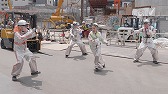 画像ギャラリー No.015のサムネイル画像 / 「モンスト」の新CM“アルバイト篇”が放送開始。宇宙人に扮した満島真之介さんらがスマホを手に入れるためアルバイトに励む