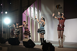 画像ギャラリー No.020のサムネイル画像 / ［TGS 2014］東京ゲームショウといえばやっぱりアイマス。ステージイベント「765プロ、学祭クイーンへの道スペシャル!!」の模様をレポート